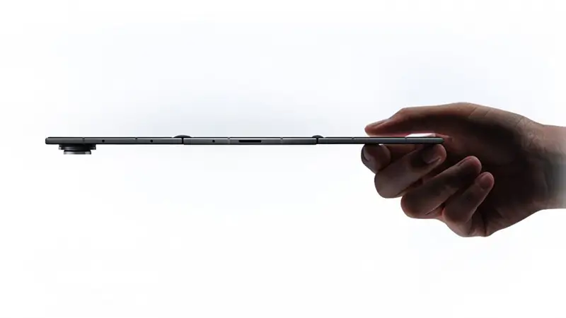 1764803960_949_سامسونج-تفاجئ-العالم-بإطلاق-Galaxy-Z-TriFold-أول-هاتف-ثلاثي.webp سامسونج تفاجئ العالم بإطلاق Galaxy Z TriFold أول هاتف ثلاثي الطي بمواصفات رائدة