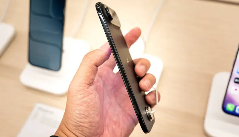 1764804319_791_مصمم-iPhone-Air-يغادر-آبل-بشكل-مفاجئ-وينضم-إلى-شركة.webp مصمم iPhone Air يغادر آبل بشكل مفاجئ وينضم إلى شركة غامضة!