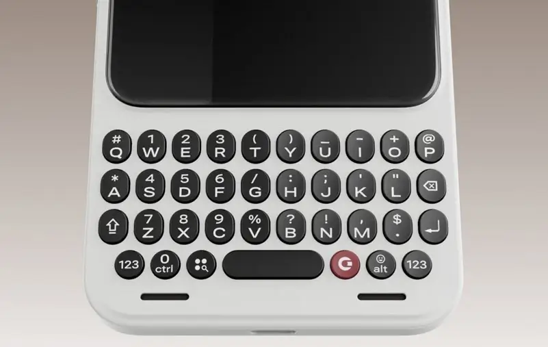 هاتف Clicks Communicator يعيد تجربة بلاك بيري بلوحة مفاتيح ذكية
